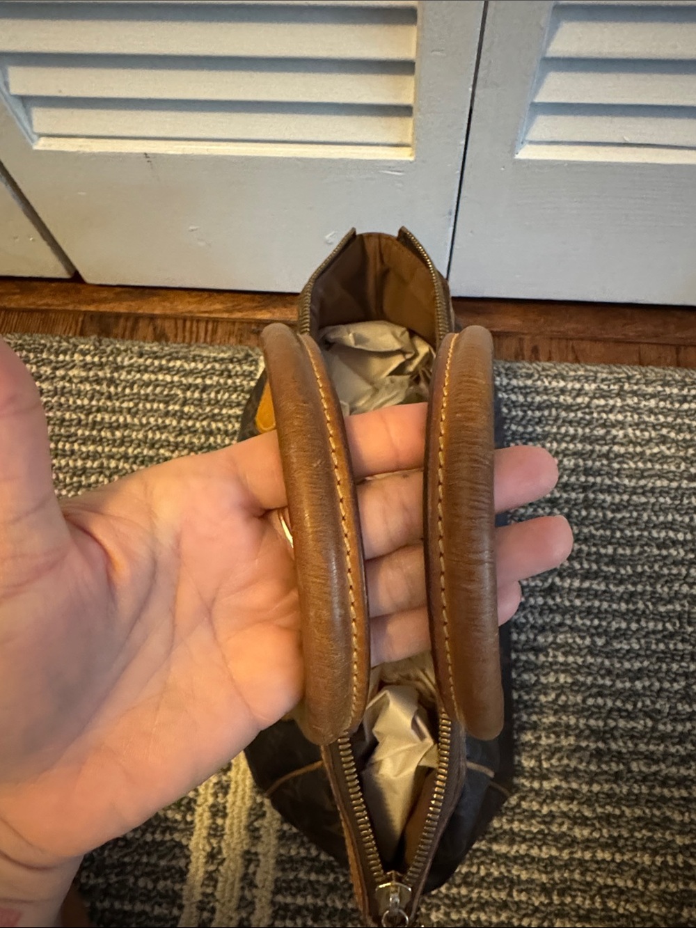 Discontinued Louis Vuitton Tivoli PM - Picture 7 of 10